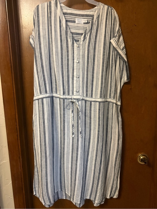 Time and Tru Dresses & Skirts - Time and Tru Blue and White Striped Midi Dress
